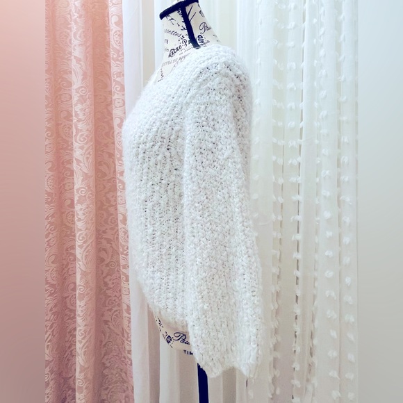 Cozy fuzzy white sweater sz S - Picture 3 of 6